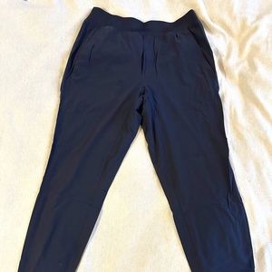 Men's lululemon super-stretch training/yoga pant size M